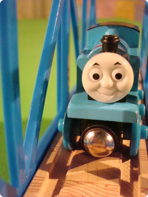 How to build inexpensive train tables 